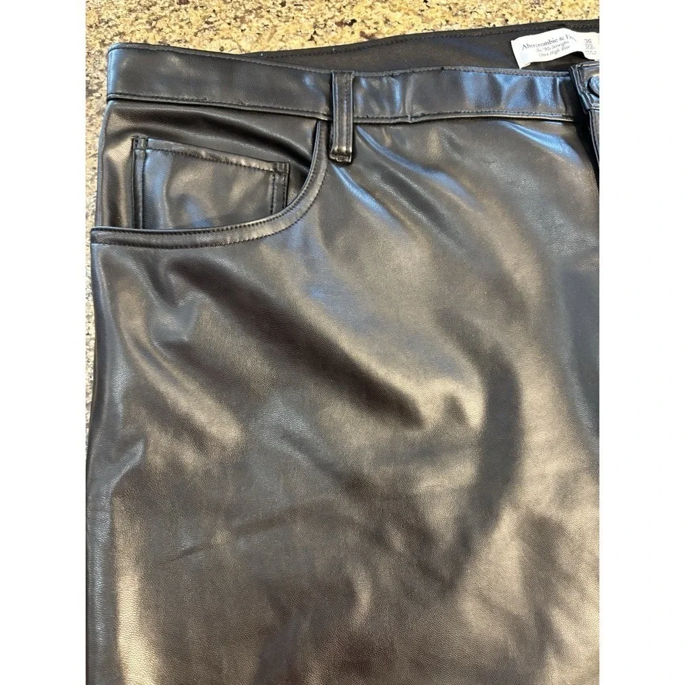 Abercrombie & Fitch Curve Vegan Leather 90s Straight High Rise Pant‎ Black 44W
